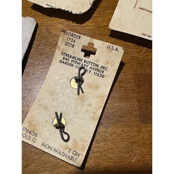 Vintage Button Lot Metal and Plastic on Cards USA 27 Pieces Old Stock - Picture 6 of 9